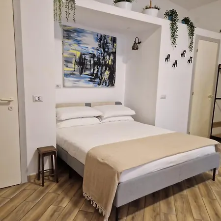 Cozy Loft In Trendy Trastevere Neighborhood Apartment *